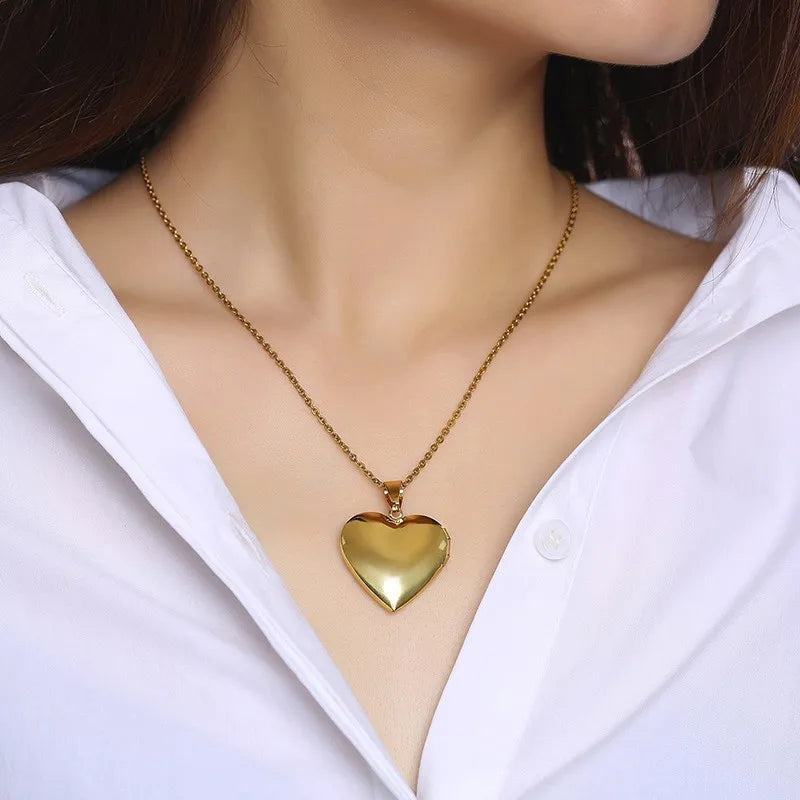 Heart Openable Photo Frame Necklace