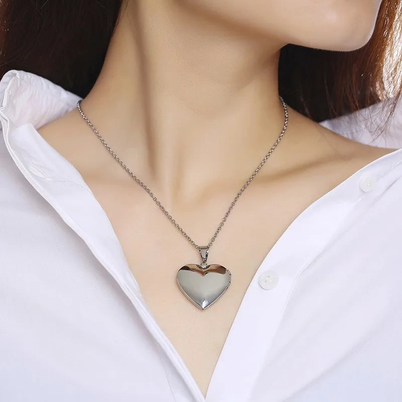 Heart Openable Photo Frame Necklace