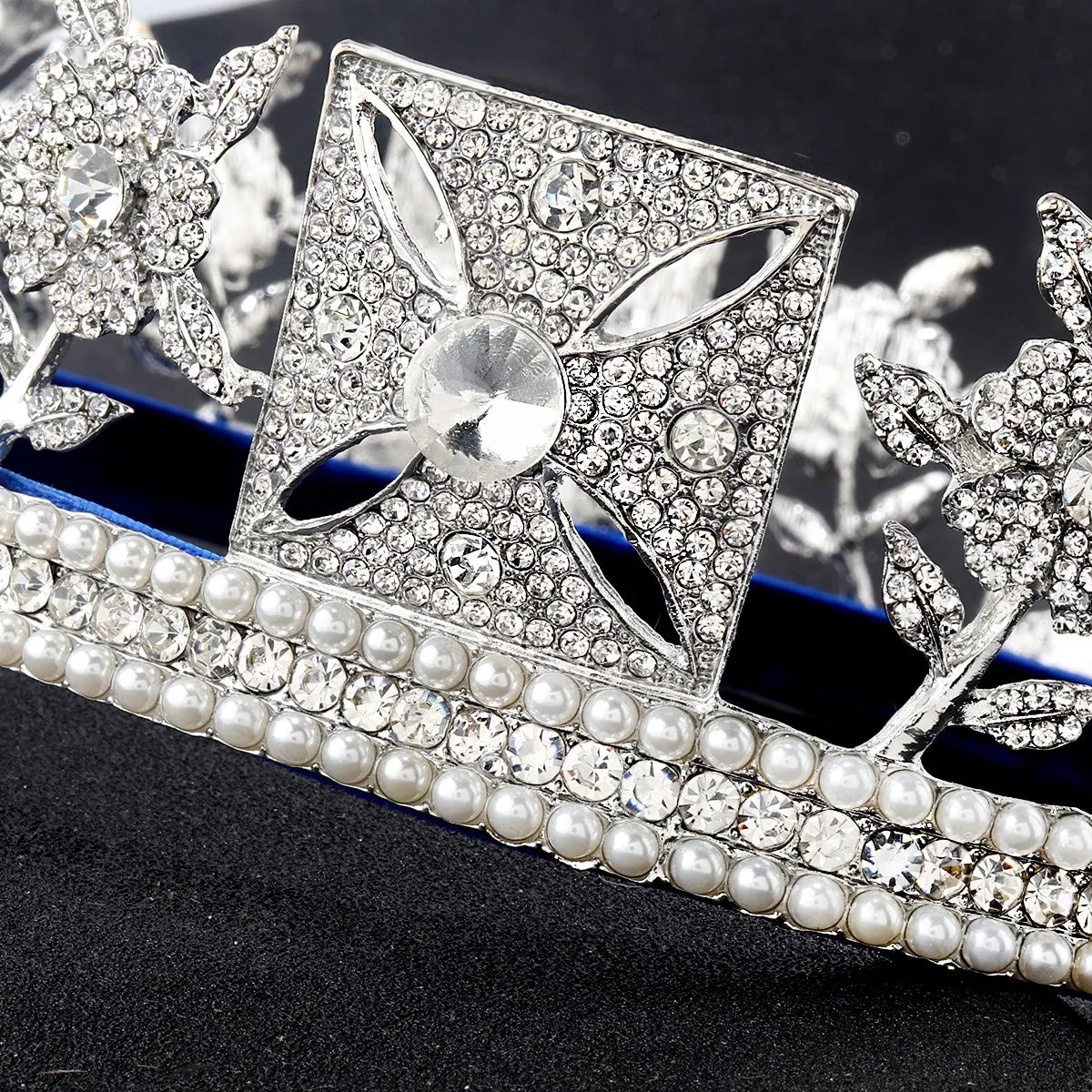 Round Big Pearls Crown