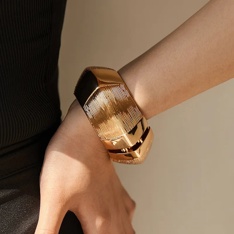 Circular Alloy Big Bracelet