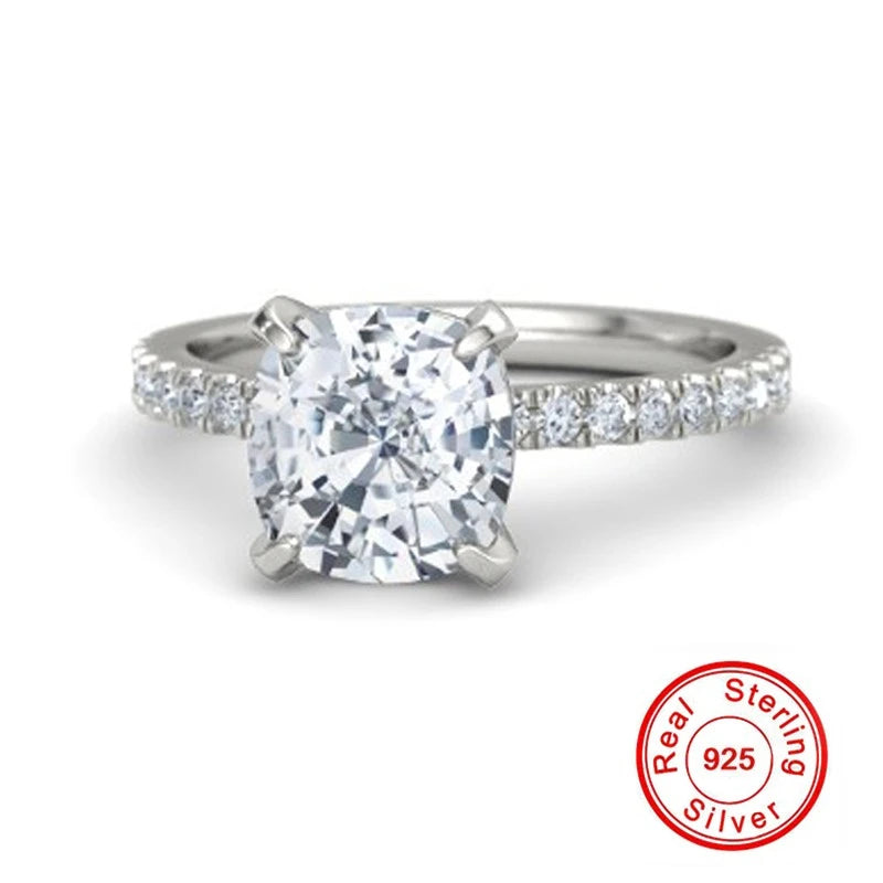 Oval Cut Diamond Rings